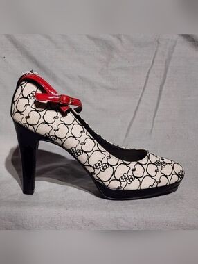 KELLO KITTY White Suede w/Apple & Kitty Head Pattern Platform Heels, size 6